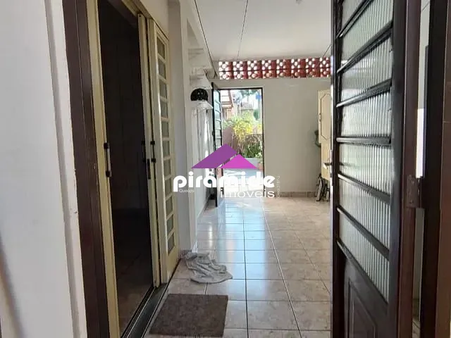 Casa com 300m² 5 quartos e 4 banheiros, à venda, no bairro Santana em São José dos Campos