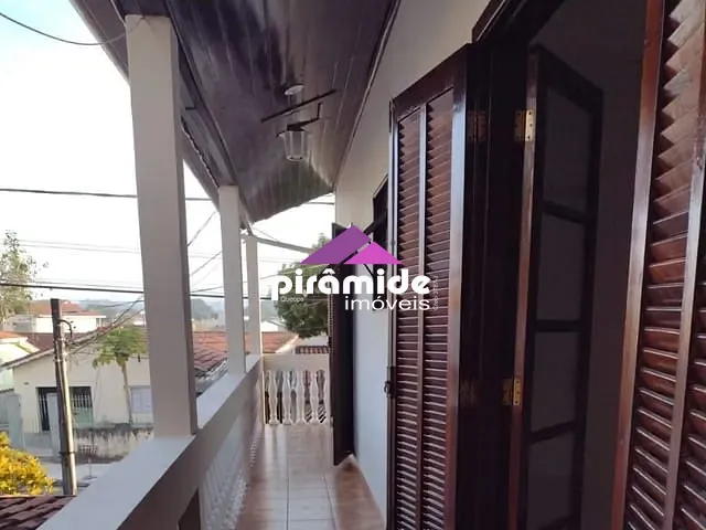 Casa com 300m² 5 quartos e 4 banheiros, à venda, no bairro Santana em São José dos Campos