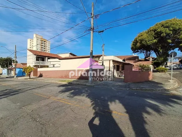 Casa com 300m² 5 quartos e 4 banheiros, à venda, no bairro Santana em São José dos Campos
