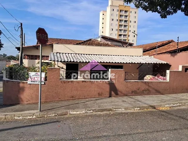 Casa com 300m² 5 quartos e 4 banheiros, à venda, no bairro Santana em São José dos Campos