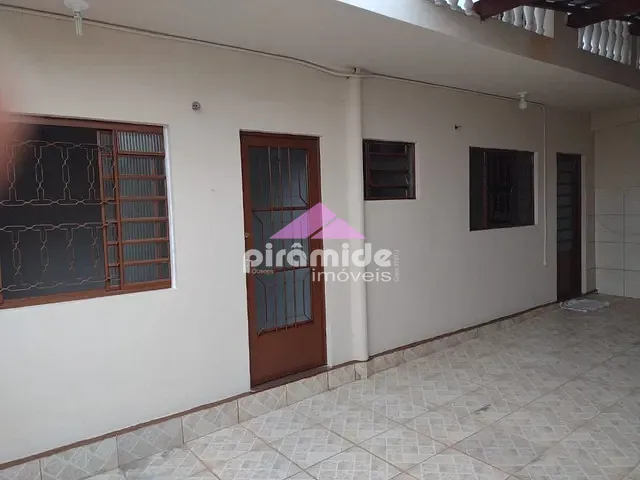 Casa com 300m² 5 quartos e 4 banheiros, à venda, no bairro Santana em São José dos Campos