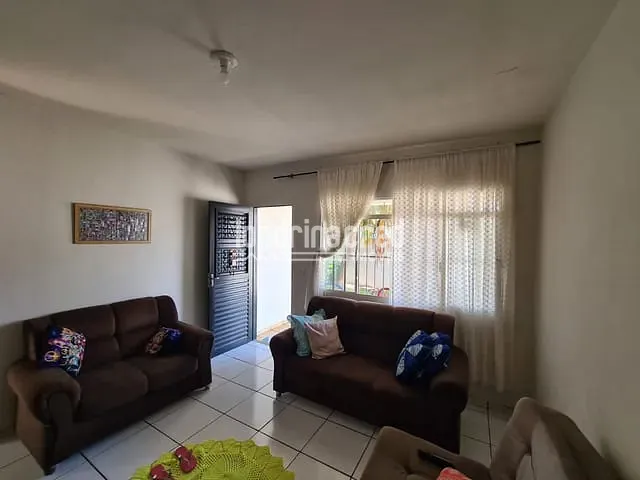 Casa com 408m² 4 quartos e 2 banheiros, à venda, no bairro Centro em Londrina