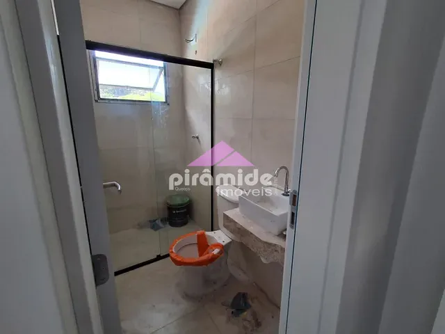Casa com 100m², à venda, no bairro Balneário Gardem Mar em Caraguatatuba