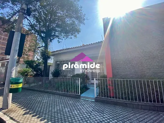 Casa com 384m² 4 quartos e 3 banheiros, à venda, no bairro Centro em São José dos Campos