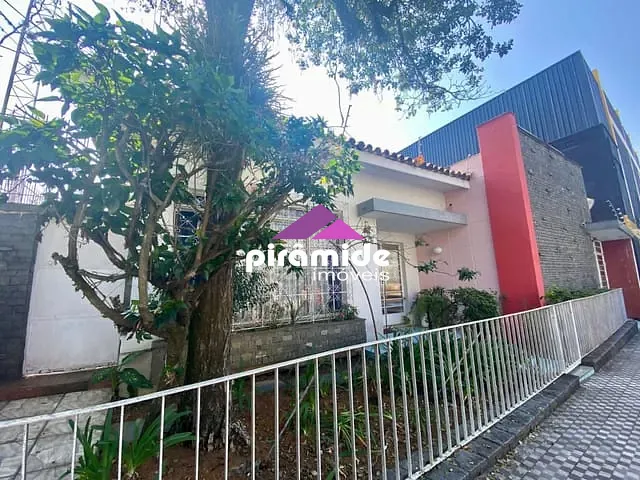 Casa com 384m² 4 quartos e 3 banheiros, à venda, no bairro Centro em São José dos Campos