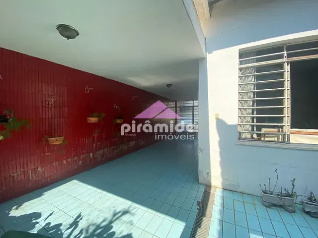 Casa com 384m² 4 quartos e 3 banheiros, à venda, no bairro Centro em São José dos Campos