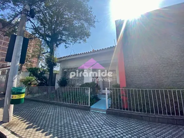 Casa com 384m² 4 quartos e 3 banheiros, à venda, no bairro Centro em São José dos Campos