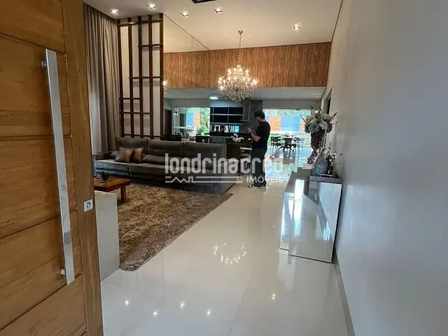 Casa com 650m² 3 quartos e 5 banheiros, à venda, no bairro CONDOMINIO PITANGUÁ em Londrina