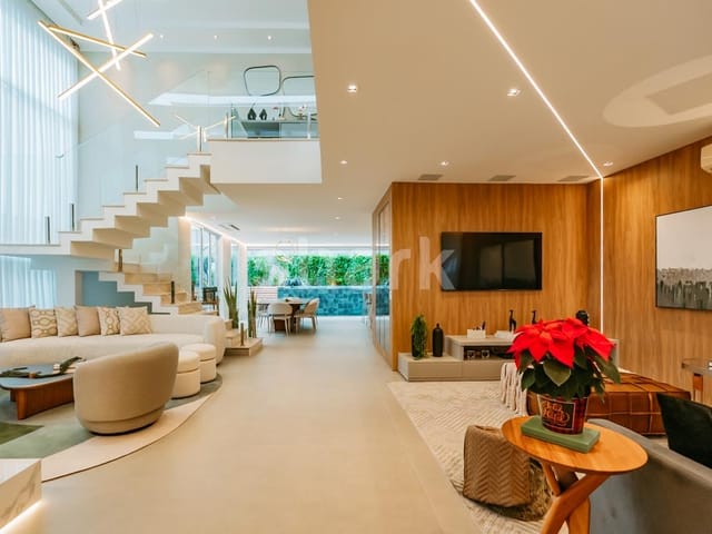 Casa com 440m² 4 quartos e 7 banheiros, à venda, no bairro Alphaville em Santana de Parnaíba