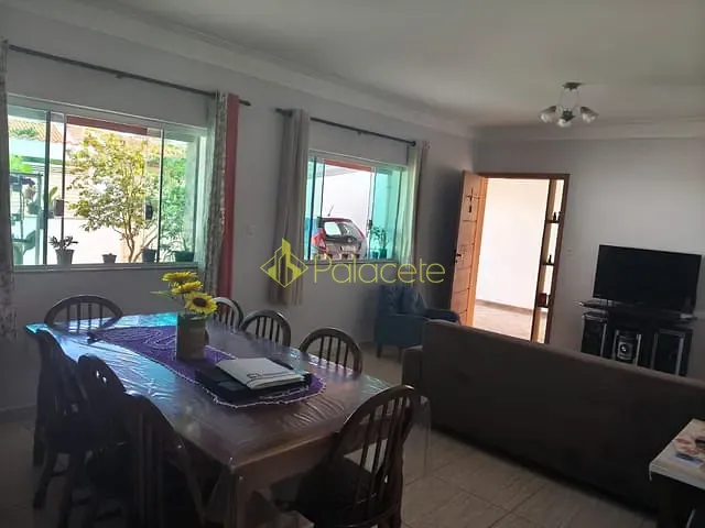 Casa 2 quartos e 2 banheiros, à venda, no bairro Comercial e Residencial Jardim Mariana em Pindamonhangaba