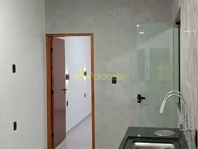 Casa 3 quartos e 1 banheiro, à venda, no bairro Loteamento Residencial e Comercial Araguaia em Pindamonhangaba