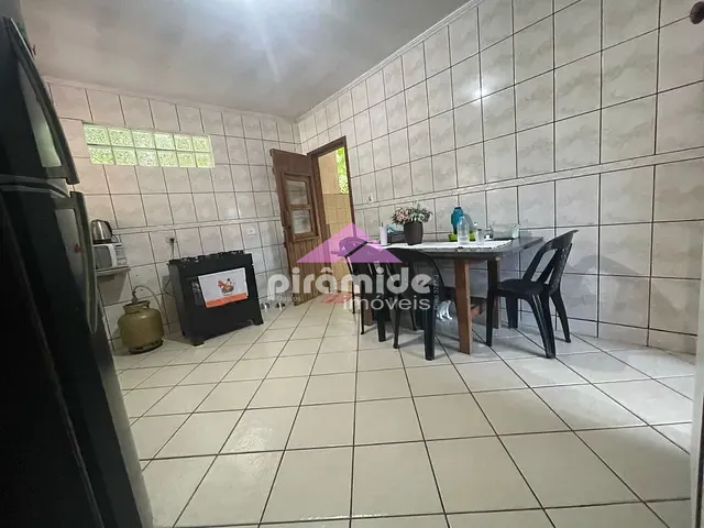 Casa com 360m² 4 quartos e 3 banheiros, à venda, no bairro Park Imperial em Caraguatatuba