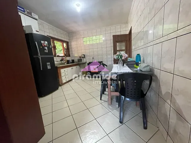 Casa com 360m² 4 quartos e 3 banheiros, à venda, no bairro Park Imperial em Caraguatatuba