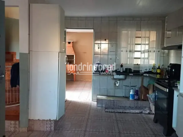 Casa com 221m² 3 quartos e 2 banheiros, à venda, no bairro Colúmbia em Londrina