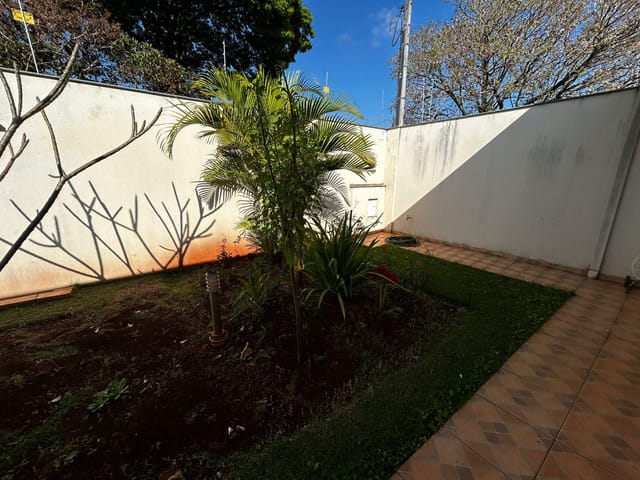 Foto do Casa - Imóvel com 500m² de terreno e 189m² construídos, 3 quartos (2 suítes), sala 2 ambientes, edícula 62m², garagem 4 carros, quintal e jardim | Londrina Cred Imóveis