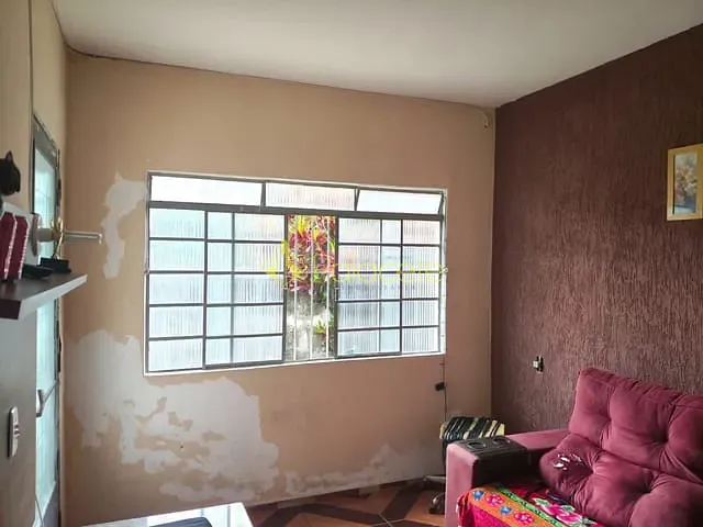 Casa com 250m² 2 quartos e 2 banheiros, à venda, no bairro Conjunto Residencial Araretama em Pindamonhangaba