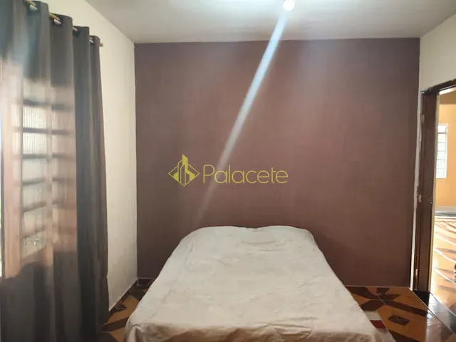 Casa com 250m² 2 quartos e 2 banheiros, à venda, no bairro Conjunto Residencial Araretama em Pindamonhangaba