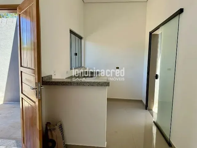 Casa com 138m² 2 quartos e 1 banheiro, à venda, no bairro Jardim Maria Celina em Londrina