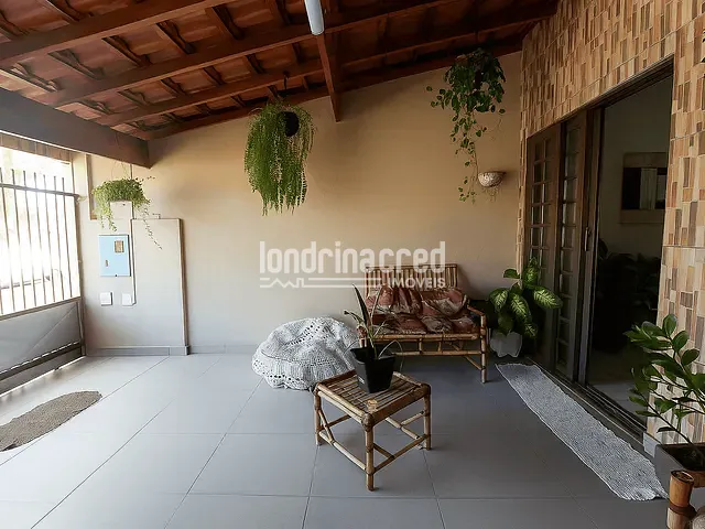 Casa com 125m² 3 quartos e 1 banheiro, à venda, no bairro Conjunto Café em Londrina