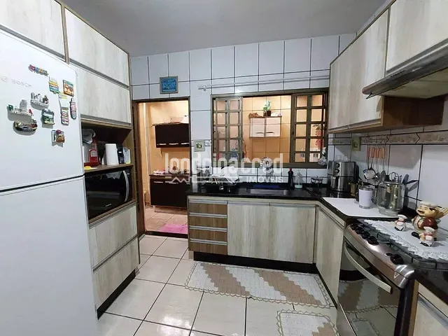 Casa com 125m² 3 quartos e 1 banheiro, à venda, no bairro Conjunto Café em Londrina