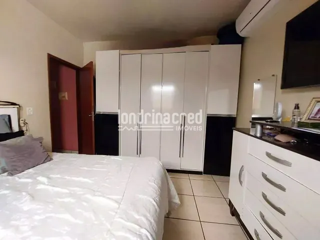Casa com 125m² 3 quartos e 1 banheiro, à venda, no bairro Conjunto Café em Londrina