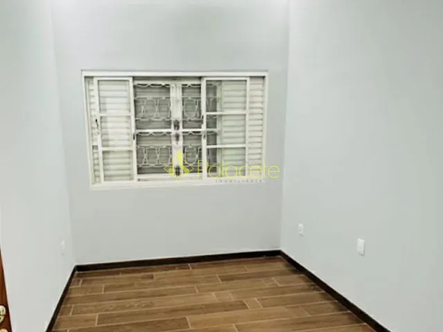 Casa com 450m² 2 quartos e 3 banheiros, à venda, no bairro Nossa Senhora do Perpétuo Socorro em Pindamonhangaba