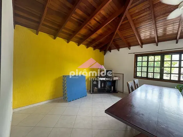 Casa com 363m² 2 quartos e 2 banheiros, à venda, no bairro Jardim Capricornio em Caraguatatuba