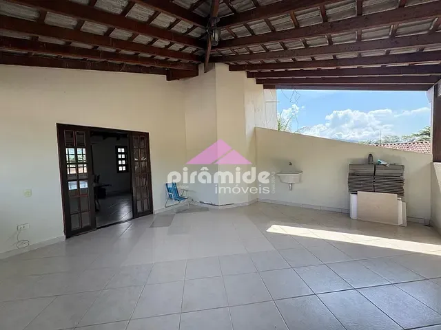 Casa com 363m² 2 quartos e 2 banheiros, à venda, no bairro Jardim Capricornio em Caraguatatuba