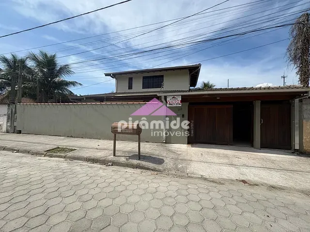 Casa com 363m² 2 quartos e 2 banheiros, à venda, no bairro Jardim Capricornio em Caraguatatuba