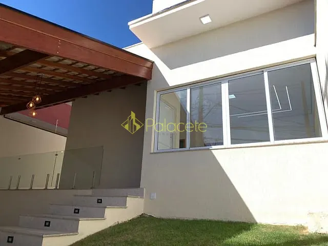 Casa com 200m² 3 quartos e 3 banheiros, à venda, no bairro Vila Suiça em Pindamonhangaba