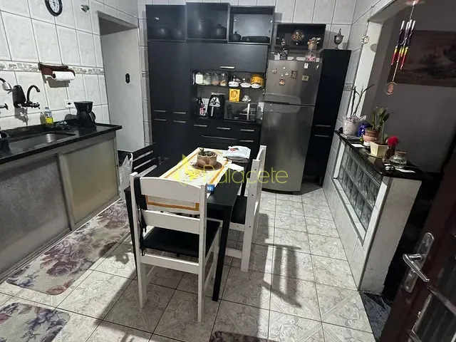 Casa com 377m² 4 quartos e 1 banheiro, à venda, no bairro Centro em Pindamonhangaba