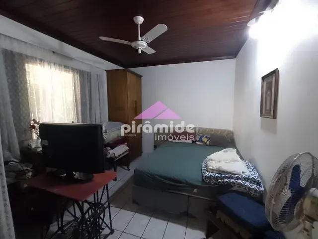 Casa com 300m² 2 quartos e 2 banheiros, à venda, no bairro Jardim Nomar em Caraguatatuba