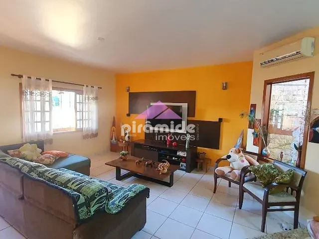 Casa com 260m² 3 quartos e 2 banheiros, à venda, no bairro Jardim Maria Cândida em Caçapava