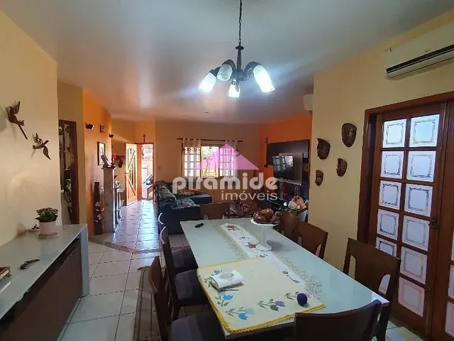 Casa com 260m² 3 quartos e 2 banheiros, à venda, no bairro Jardim Maria Cândida em Caçapava