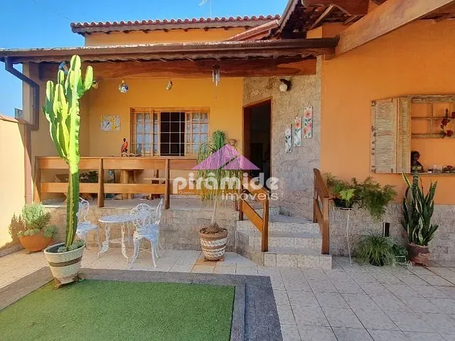 Casa com 260m² 3 quartos e 2 banheiros, à venda, no bairro Jardim Maria Cândida em Caçapava