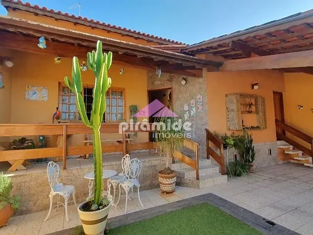 Casa com 260m² 3 quartos e 2 banheiros, à venda, no bairro Jardim Maria Cândida em Caçapava