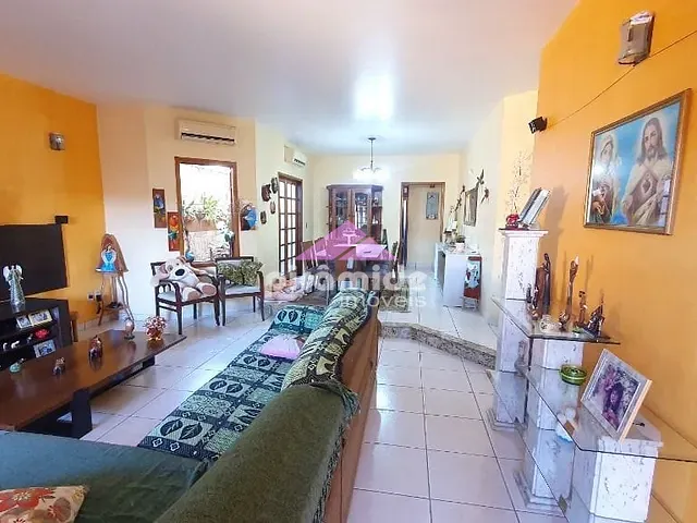 Casa com 260m² 3 quartos e 2 banheiros, à venda, no bairro Jardim Maria Cândida em Caçapava