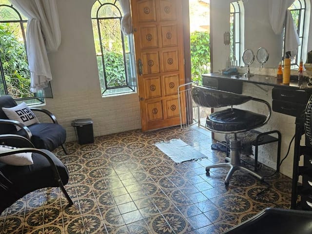 Casa com 435m² 3 quartos e 2 banheiros, à venda, no bairro Chácara da Galega em Pindamonhangaba
