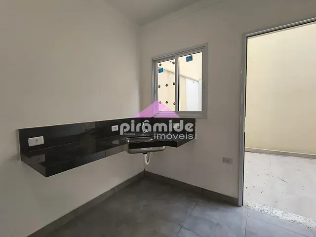 Casa com 72m² 2 quartos e 2 banheiros, à venda, no bairro Massaguaçu em Caraguatatuba