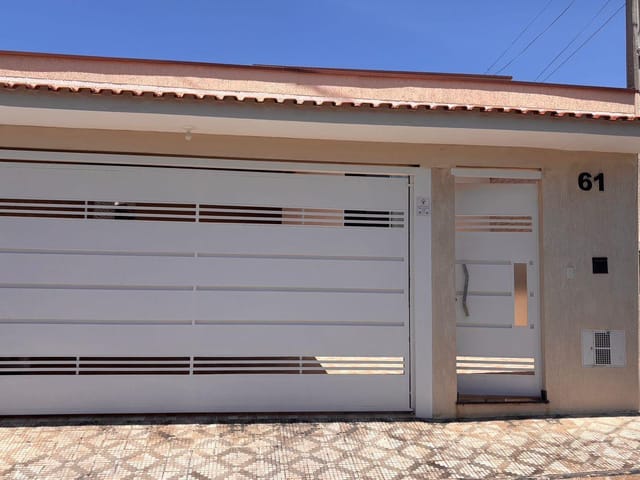 Casa com 176m² 2 quartos e 3 banheiros, à venda, no bairro Loteamento Flamboyant em Pindamonhangaba