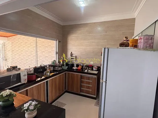 Casa com 176m² 2 quartos e 3 banheiros, à venda, no bairro Loteamento Flamboyant em Pindamonhangaba