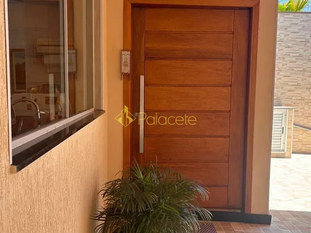 Casa com 176m² 2 quartos e 3 banheiros, à venda, no bairro Loteamento Flamboyant em Pindamonhangaba