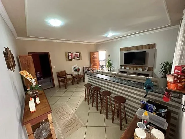 Casa com 720m² 4 quartos e 1 banheiro, à venda, no bairro Vila Nasser em Campo Grande