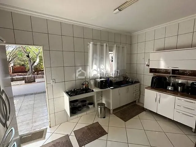 Casa com 720m² 4 quartos e 1 banheiro, à venda, no bairro Vila Nasser em Campo Grande