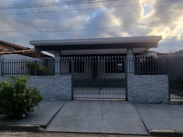 Casa com 250m² 3 quartos e 2 banheiros, à venda, no bairro Loteamento Residencial Andrade em Pindamonhangaba