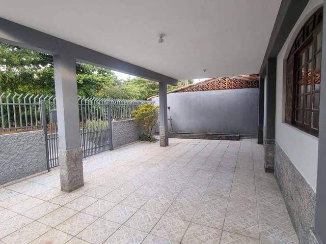 Casa com 250m² 3 quartos e 2 banheiros, à venda, no bairro Loteamento Residencial Andrade em Pindamonhangaba