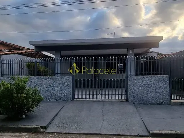 Casa com 250m² 3 quartos e 2 banheiros, à venda, no bairro Loteamento Residencial Andrade em Pindamonhangaba