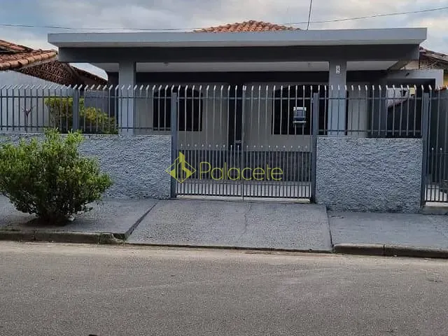 Casa com 250m² 3 quartos e 2 banheiros, à venda, no bairro Loteamento Residencial Andrade em Pindamonhangaba