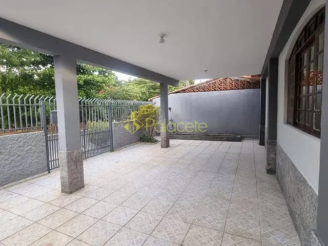 Casa com 250m² 3 quartos e 2 banheiros, à venda, no bairro Loteamento Residencial Andrade em Pindamonhangaba