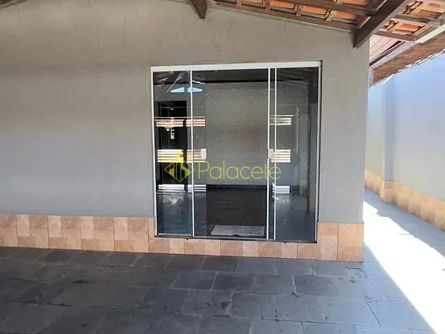 Casa com 250m² 2 quartos e 2 banheiros, à venda, no bairro Conjunto Residencial Araretama em Pindamonhangaba